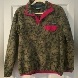 Patagonia green floral fleece pullover, size M